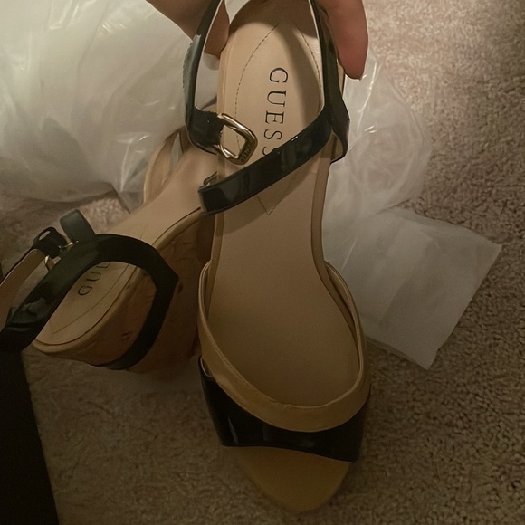 Guess black and cream platform sandals - Picture 3 of 5